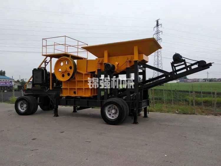 投資這樣的移動(dòng)式建筑垃圾破碎機(jī)多少錢一臺(tái)?(圖1)